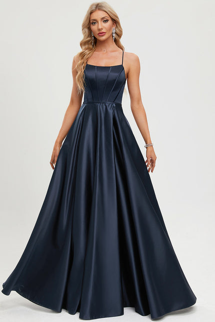 Robe Satinée Élégante Col Épuré
