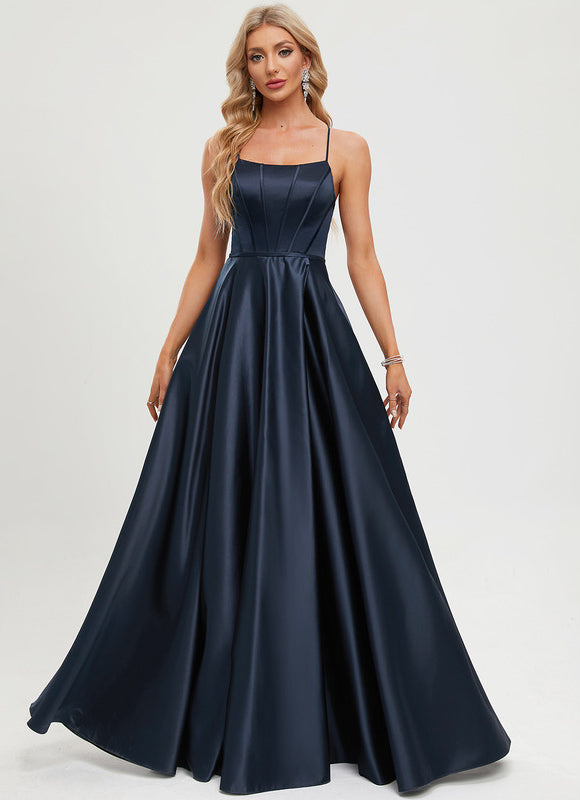 Robe Satinée Élégante Col Épuré