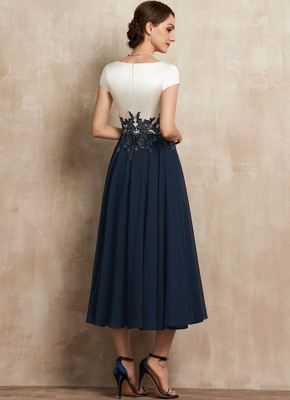 Robe Élégante Col V Satinée Chic - gallery 3