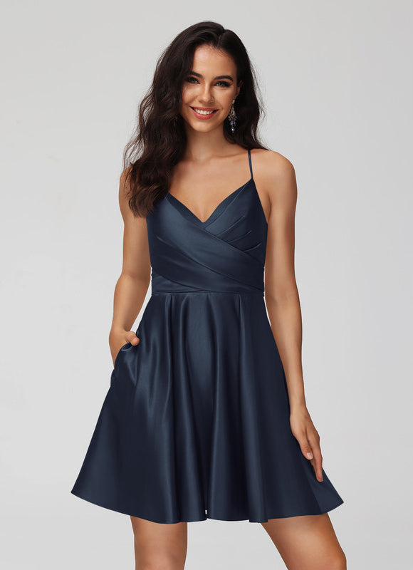 Robe Trapèze Satinée Courte Élégante