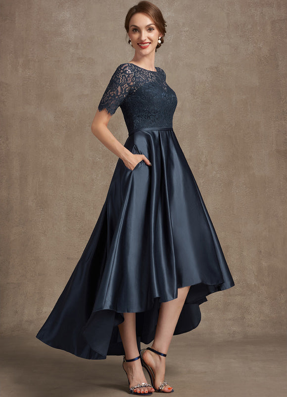 Robe Élégante Satinée Col Illusion